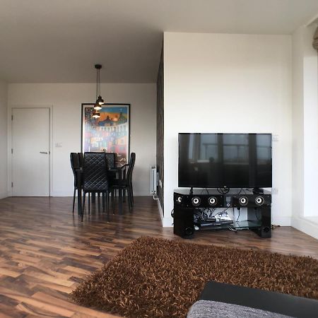 Luxury 2 Bed Penthouse Apartment Near Station ลอนดอน ภายนอก รูปภาพ