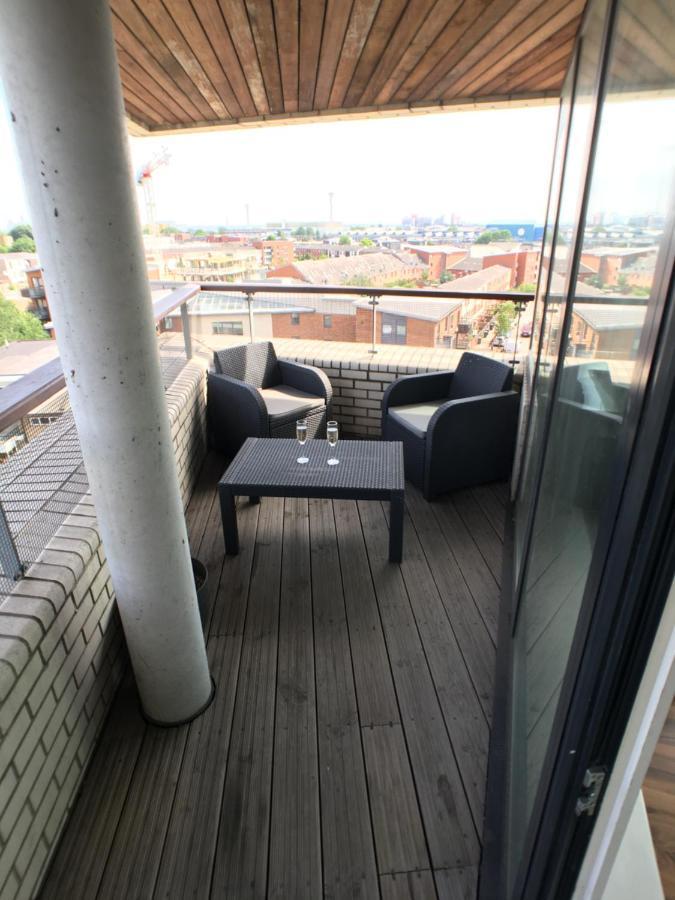 Luxury 2 Bed Penthouse Apartment Near Station ลอนดอน ภายนอก รูปภาพ
