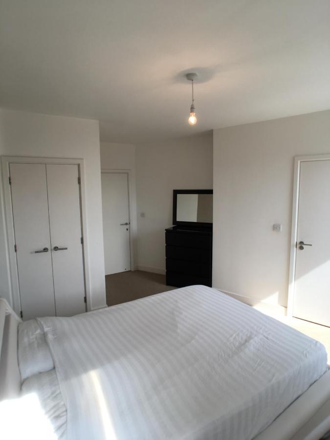 Luxury 2 Bed Penthouse Apartment Near Station ลอนดอน ภายนอก รูปภาพ