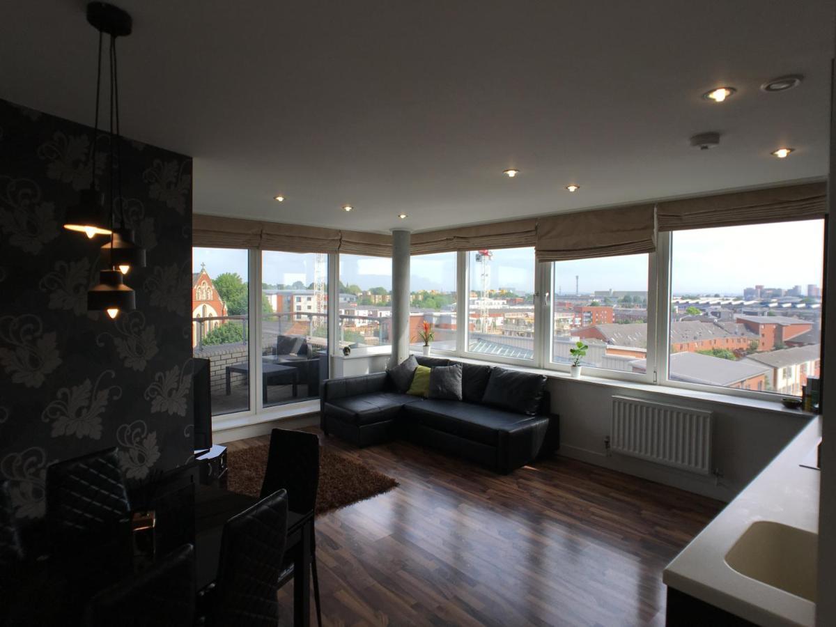Luxury 2 Bed Penthouse Apartment Near Station ลอนดอน ภายนอก รูปภาพ