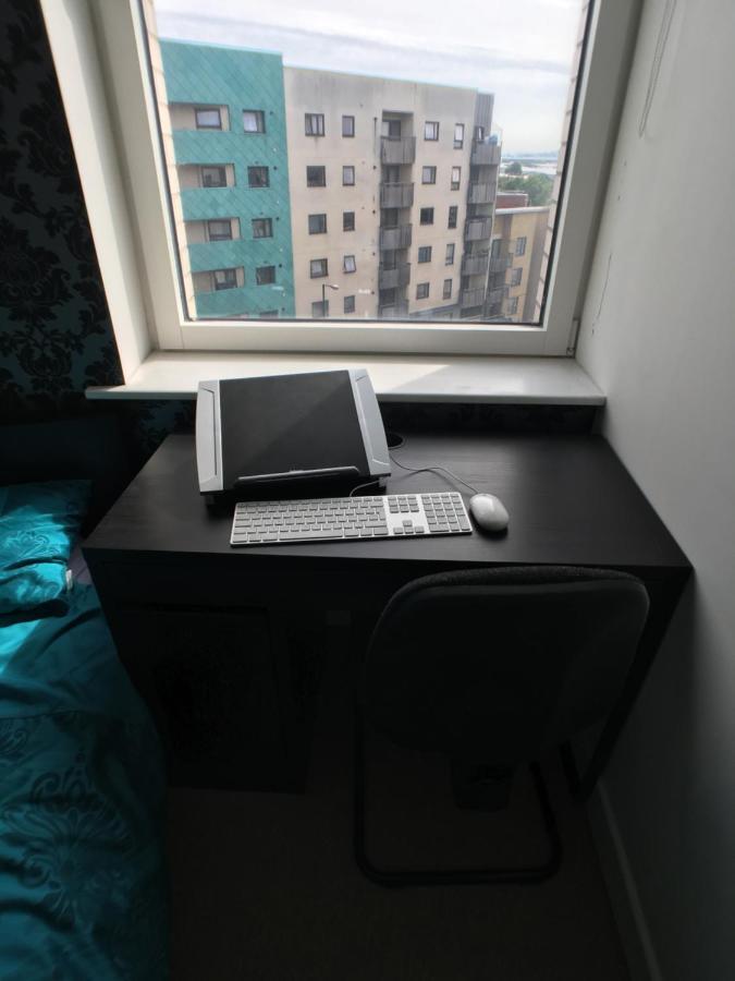 Luxury 2 Bed Penthouse Apartment Near Station ลอนดอน ภายนอก รูปภาพ